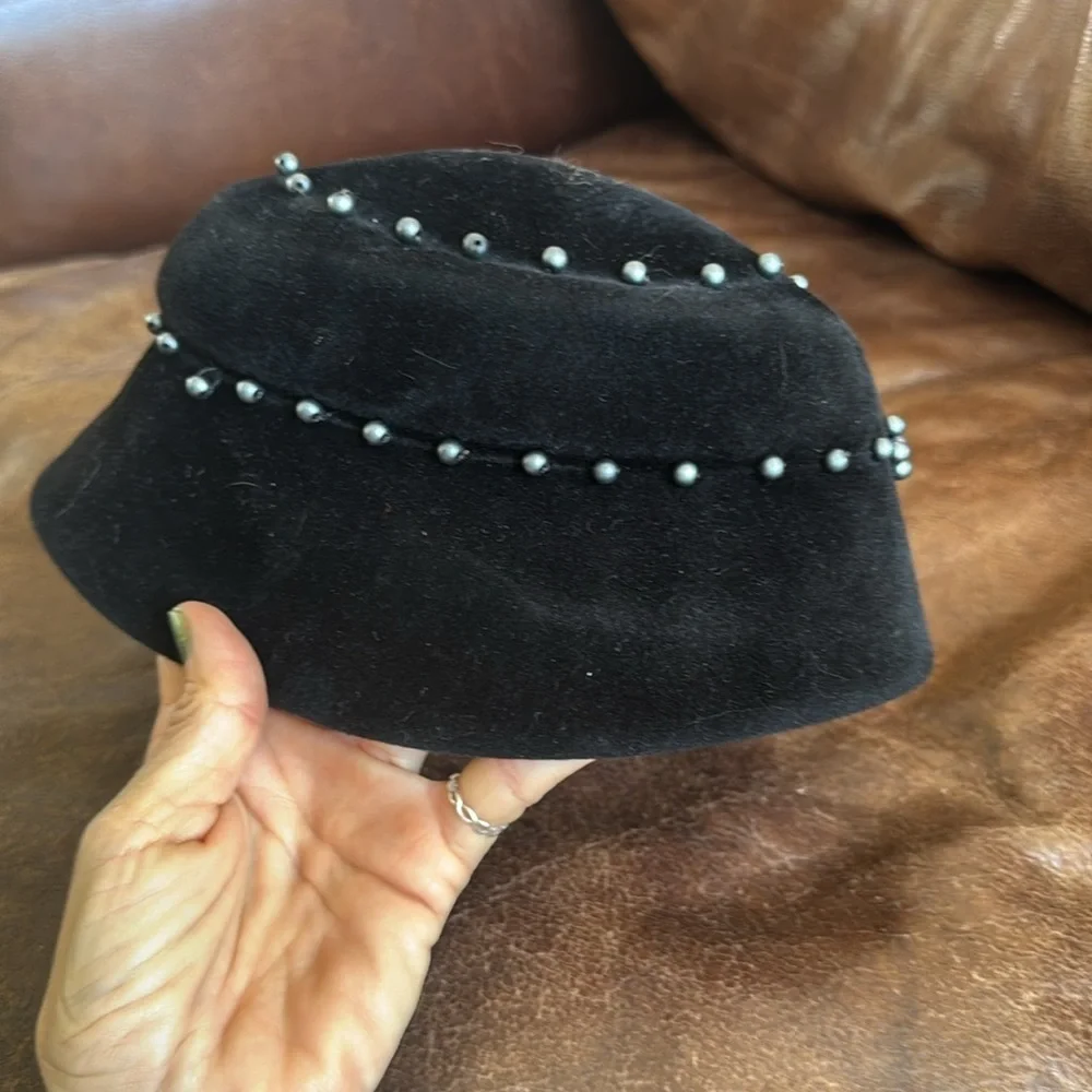 Vintage Elegant Black Velvet Hat with Beaded Details leaves wool